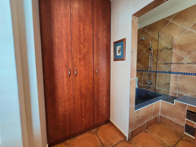 5 Bedroom Property for Sale in Golden Mile Western Cape